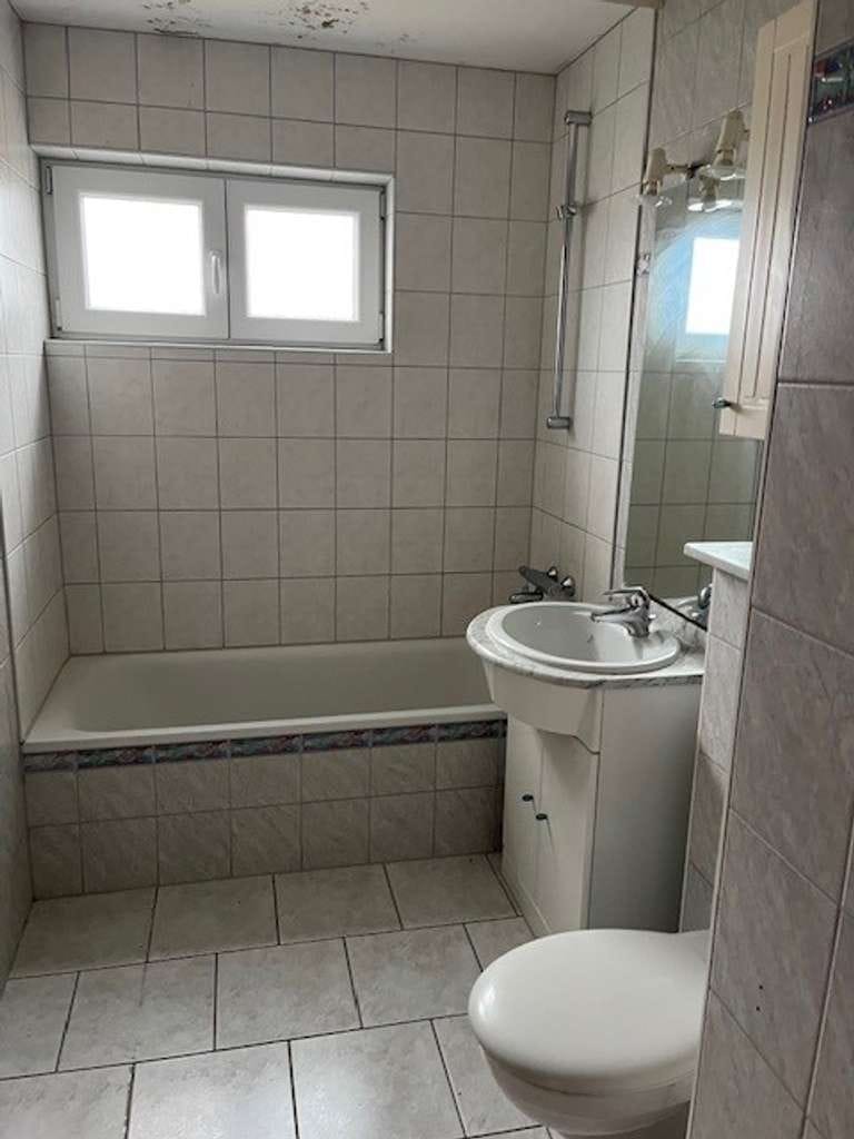 Immobilie in Glauburg - Freistehendes Einfamilienhaus mit Garagen - Bild 3