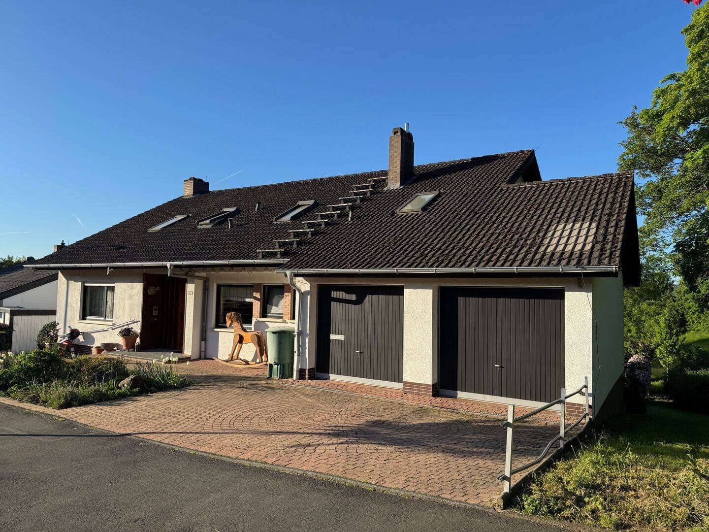 Immobilie in Homberg - TOP Lage:  Einfamilienhaus mit Sauna, Garten, ELW und Doppelgarage - Bild 1