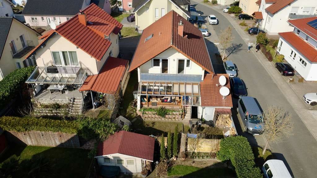 Immobilie in Graben-Neudorf - Gepflegtes Zweifamilienhaus mit Garten, Garage und 4 Stellplätze in Graben-Neudorf - Bild 3