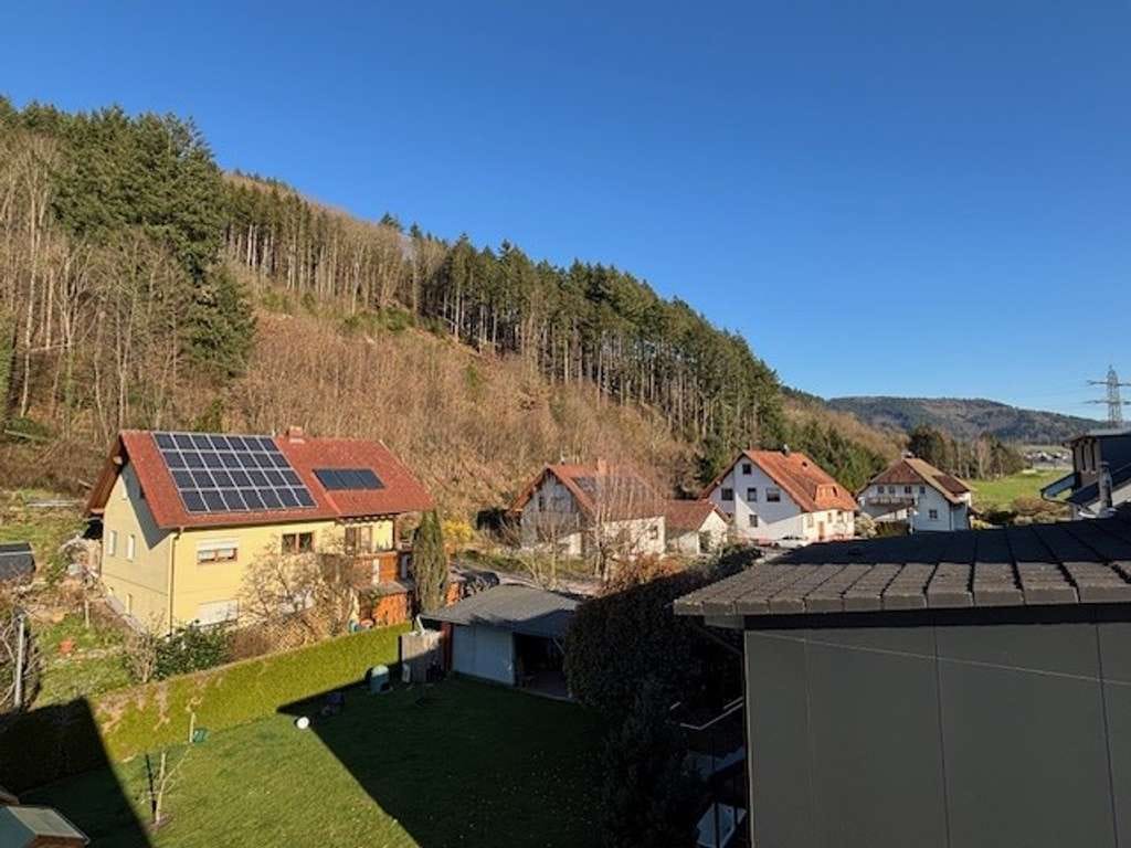 Immobilie in Haslach im Kinzigtal - 4 Zimmer Dachgeschoss - Wohnung mit Blick ins  Kinzigtal - Bild 2