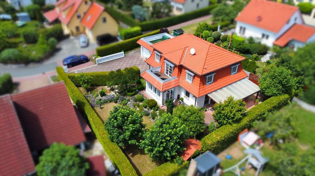 Immobilie in Burghaslach - Großzügiger Wohntraum für die ganze Familie: Viel Platz, herrlicher Garten und keine Dachschrägen! - Bild 3