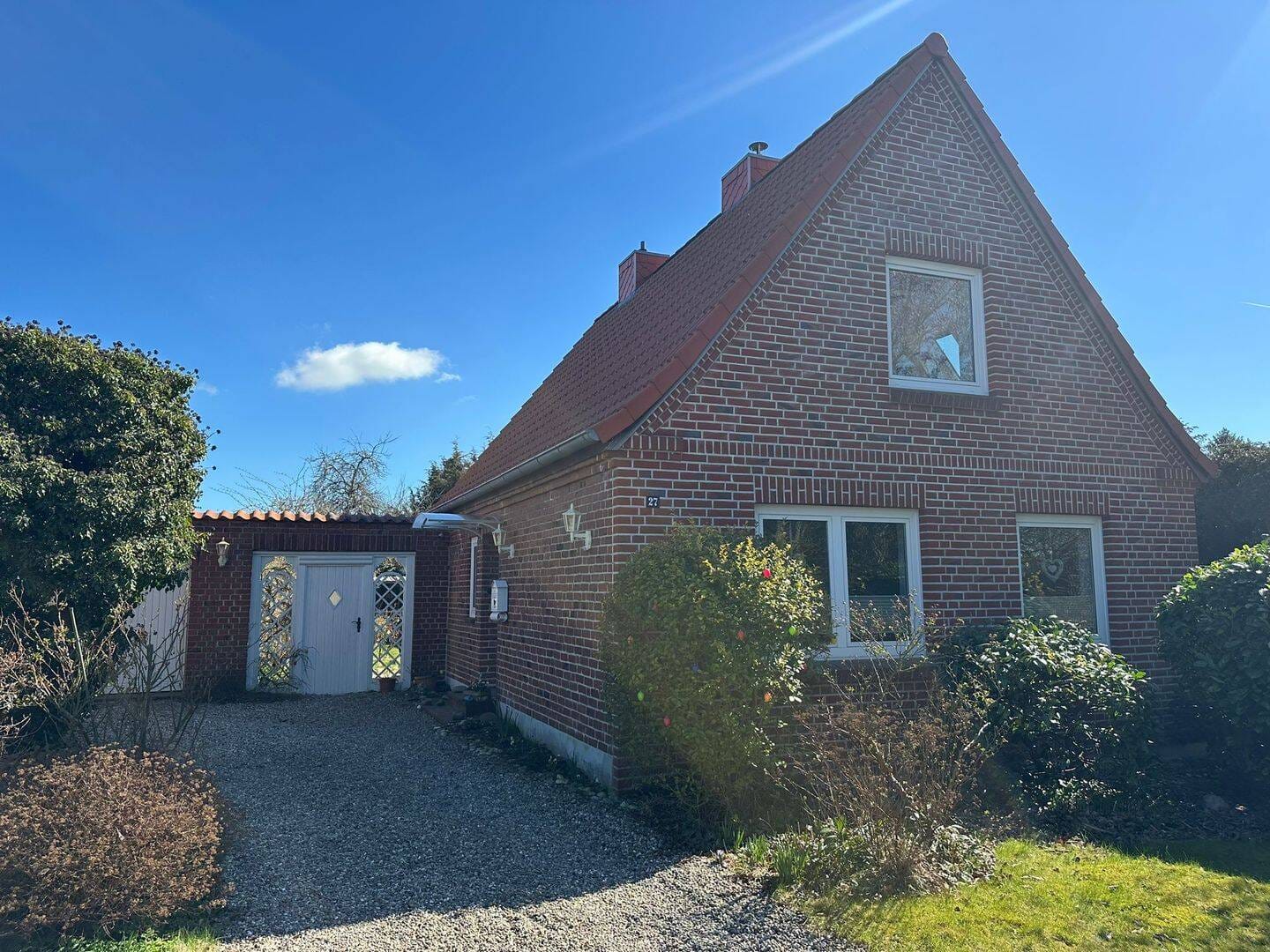 Immobilie in Göhl - Gemütliches und modernisiertes Eigenheim mit Kamin, großem Garten und Glasfaseranschluss  - Bild 0