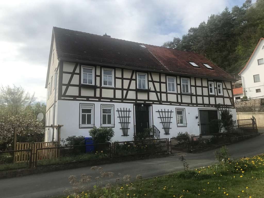 Immobilie in Vöhl - Schönes Haus mit 11 Zimmern in Vöhl - Bild 0
