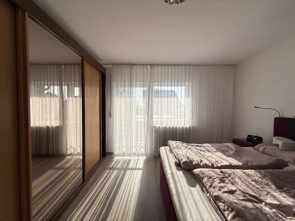 Immobilie in Mitterteich - Teilmodernisiertes Zweifamilienhaus mit kleiner Einliegerwohnung und großem Garten - Bild 1