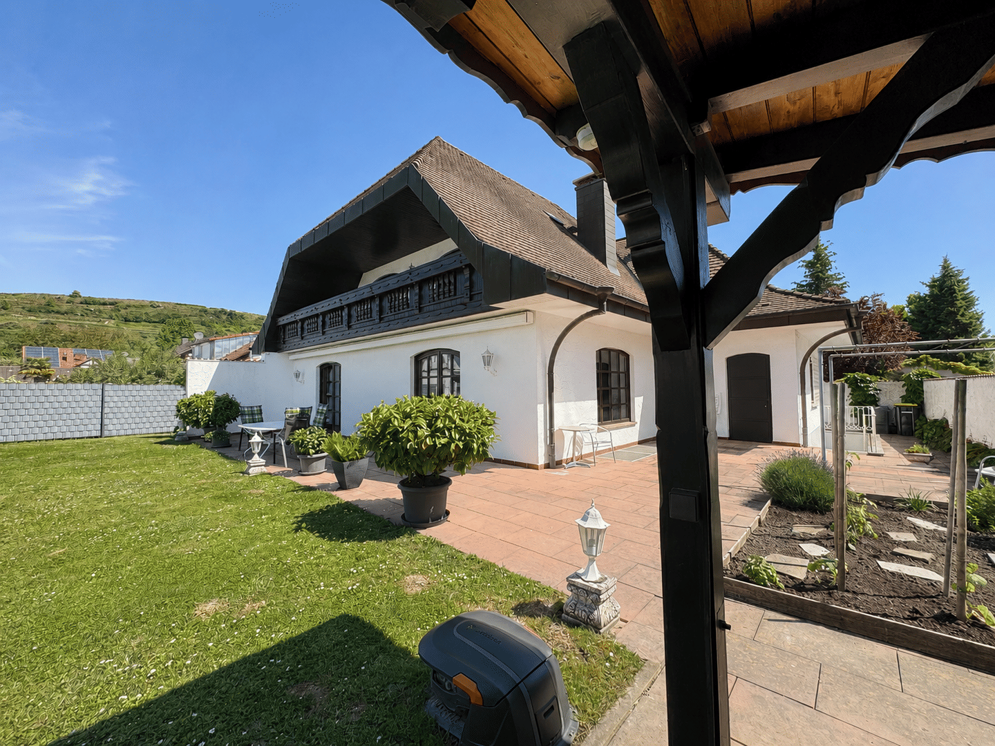 Immobilie in Bötzingen - Repräsentatives, freistehendes EFH mit ELW in guter Lage von Bötzingen, hochwertig ausgestattet, gepflegt, nach Absprache frei - Bild 1