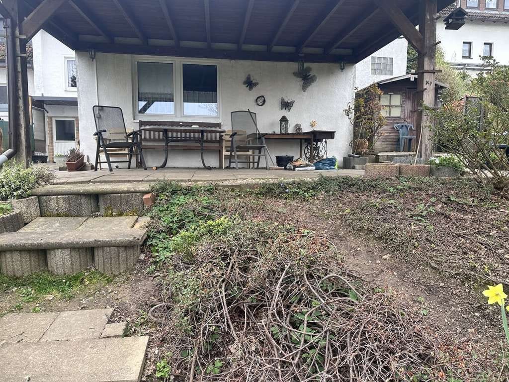 Immobilie in Bad Salzdetfurth - Bad Salzdetfurth-Wesseln: Unterkellerte Doppelhaushälfte mit Garage und großem Garten - Bild 1