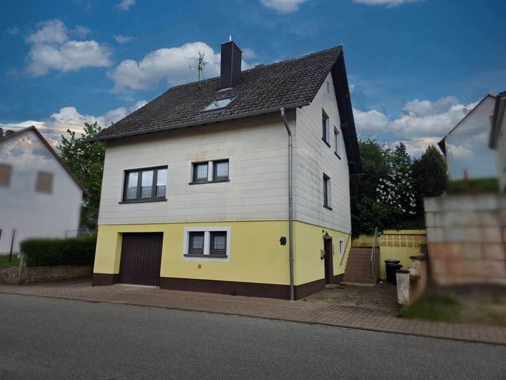 Immobilie in Dunzweiler - 1‑Familienhaus mit Ausbaupotenzial: Garten, Südterrasse, 2 Garagen & optionale 2. Wohneinheit - Bild 1