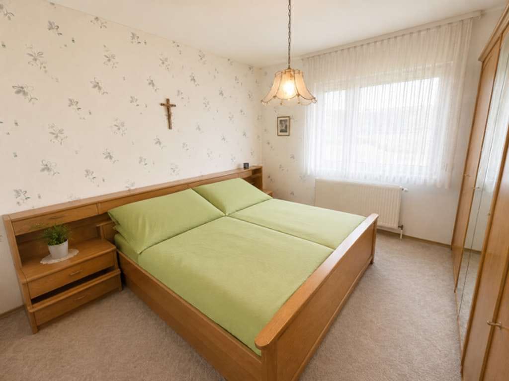 Immobilie in Hohenstein - Freistehendes Haus (3 Wohneinheiten/ 2 Garagen) in Breidhardt!  Eckgrundstück 870m² ! - Bild 3
