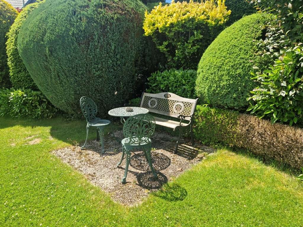 Immobilie in Weitefeld - Tolles Einfamilienhaus im Bungalowstil mit wunderschönem parkähnlichen Gartengrundstück in Weitefeld - Bild 3