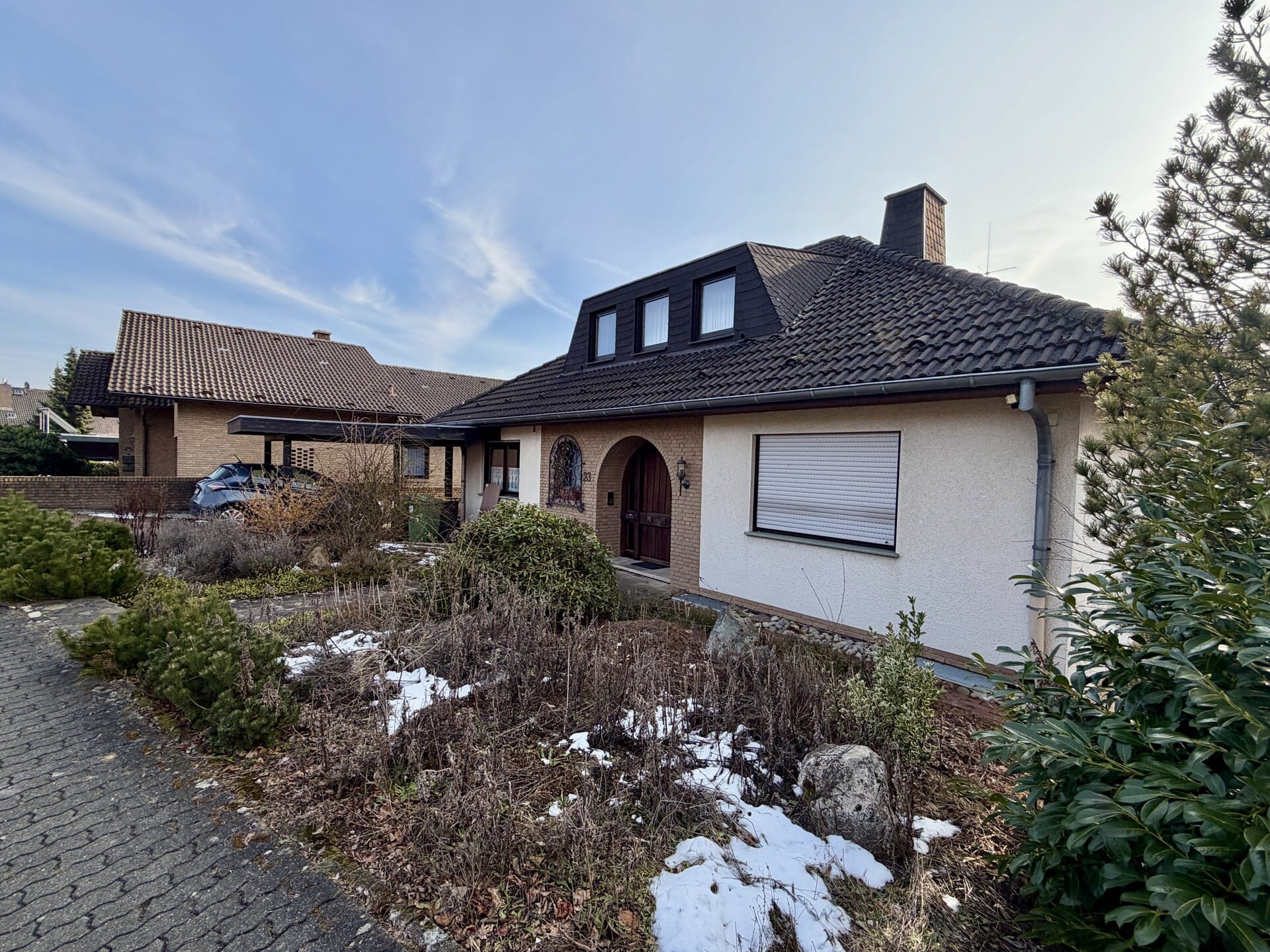 Immobilie in Schauenburg - Stilvoll wohnen mit Aussicht: Einfamilienhaus mit Einliegerwohnung in Elgershausen! - Bild 0