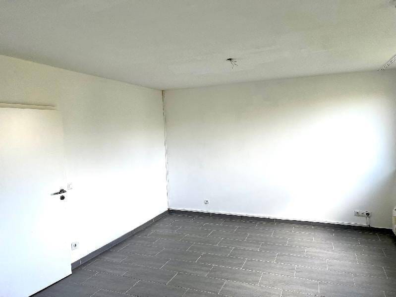 Immobilie in Köln - Köln zentral modernisiertes Apartment 2.OG Wannenbad neue Pantryküche Pool u.Saunanutzung ab 01.07. - Bild 4