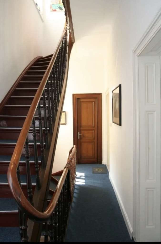 Immobilie in Krefeld - Repräsentatives Jugendstil-Mehrfamilienhaus mit Entwicklungspotenzial und modernisierter Gebäudesubs - Bild 1