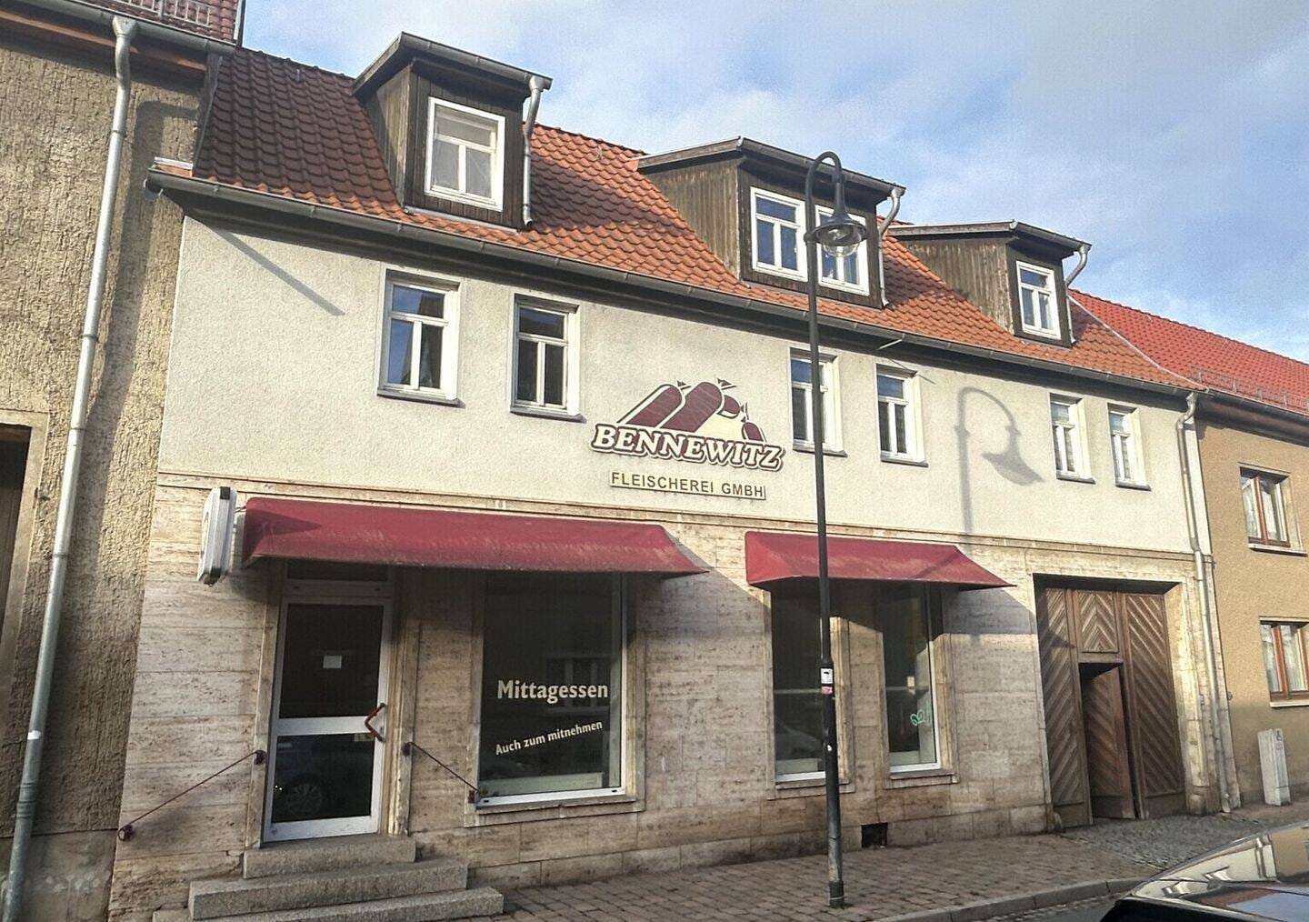 Immobilie in Kölleda - Gewerbe trifft Wohnen: Haus mit Ladenfläche & Maisonette-Wohnungen - Bild 0