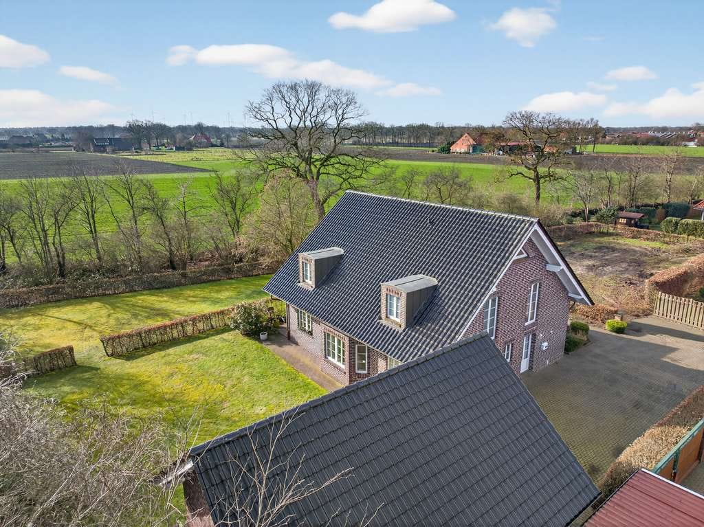 Immobilie in Rhede (Ems) - Freier Blick - Großes EFH in Sackgassenendlage mit Garage und Carport - Bild 0