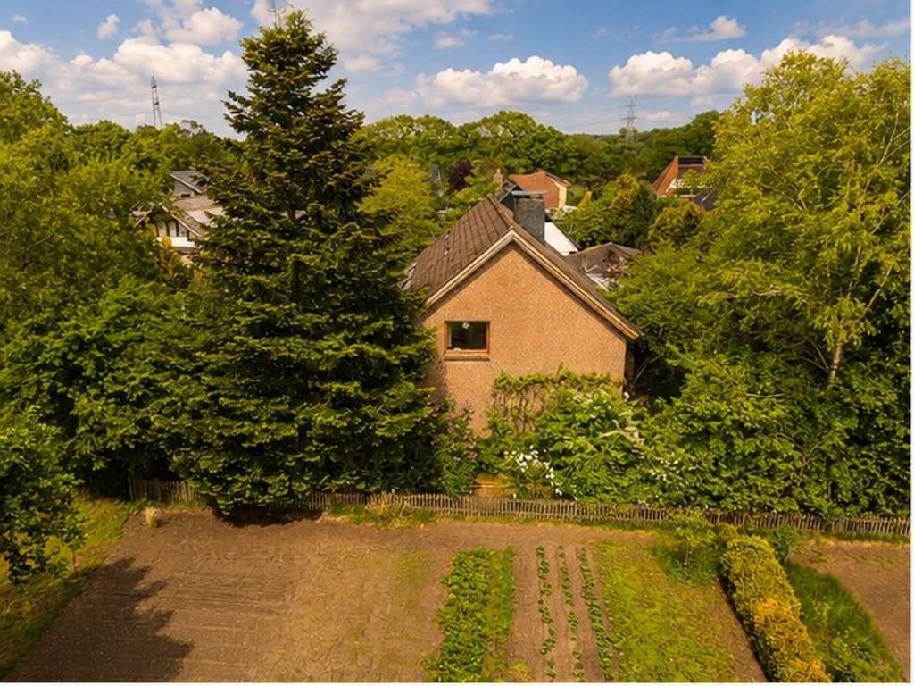 Immobilie in Bimöhlen - Viel Platz für Wohnen, Arbeiten & Hobby – Anwesen mit Halle und drei Wohnbereichen - Bild 2
