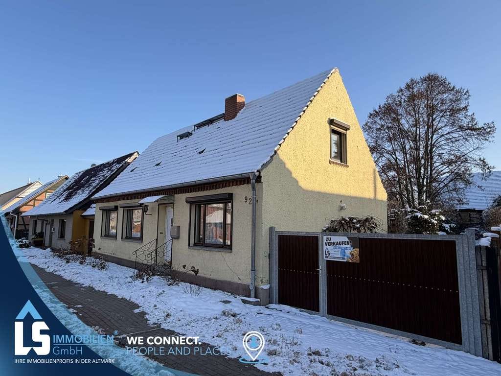 Immobilie in Havelberg - Einfamilienhaus in zentraler Lage mit großem Grundstück und Anbindung an ein Neubaugebiet - Bild 1