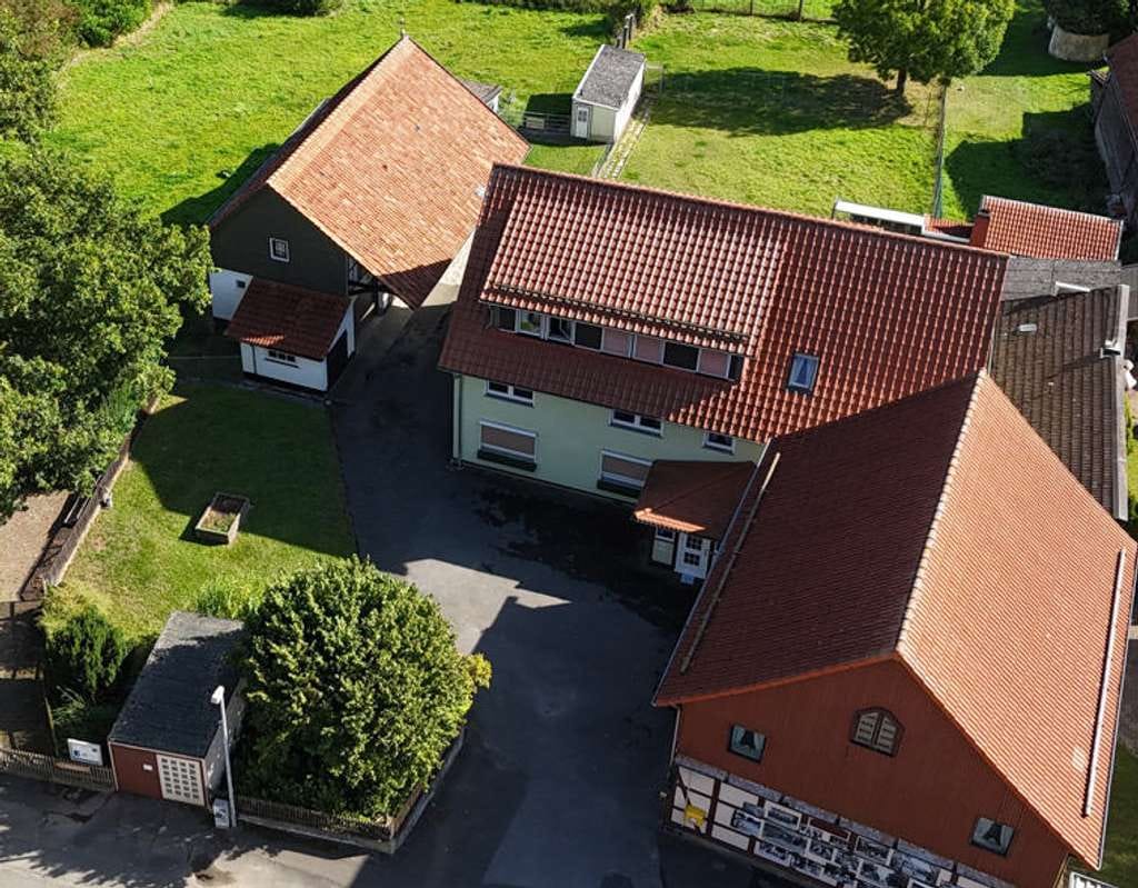 Immobilie in Bad Gandersheim - Vielseitige Immobilie - Wohnhaus &amp; ehemalige Pension auf großem Areal! - Bild 1