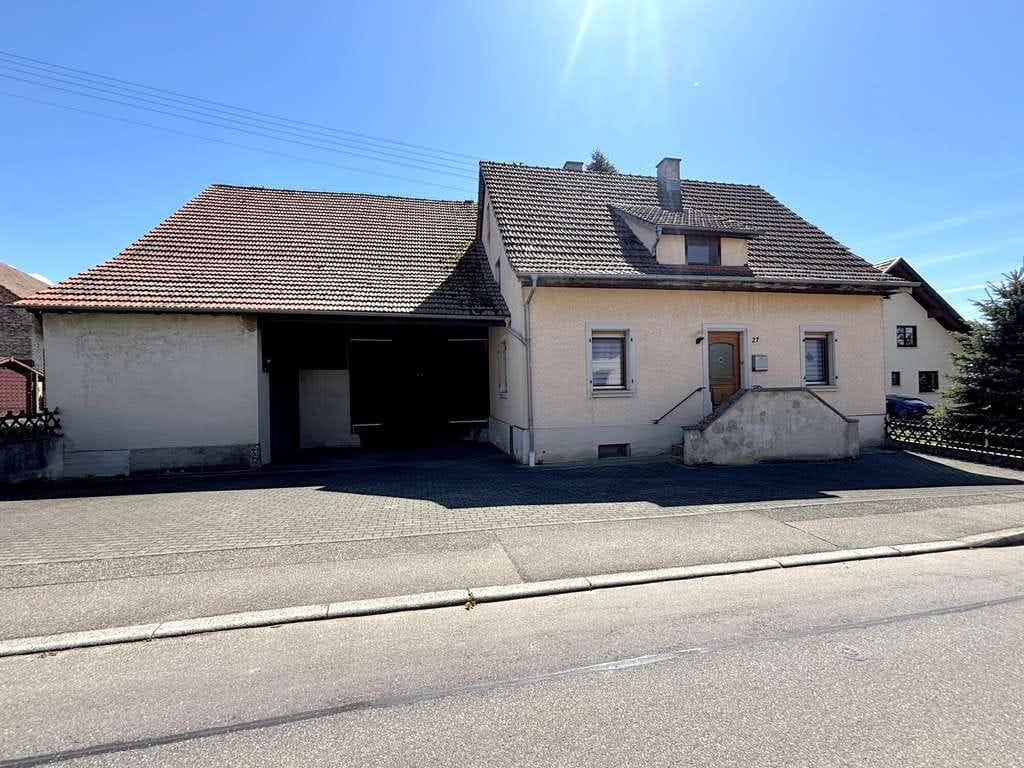 Immobilie in Kandern - Einfamilienhaus mit Scheune, viel Platz und großem Garten - Bild 0