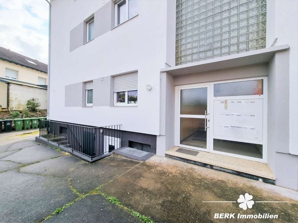 Immobilie in Limeshain - BERK Immobilien - 4 Wohneinheiten zur Kapitalanlage  **Dach- und Fassade mit zeitgemäßer Dämmung !** - Bild 2