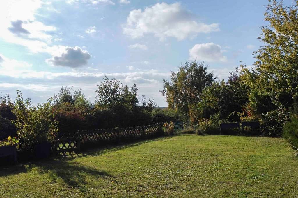 Immobilie in Sassnitz - Gemütlicher Bungalow mit Kamin und Naturblick – Raum für Ihre Ideen im Obergeschoss - Bild 3