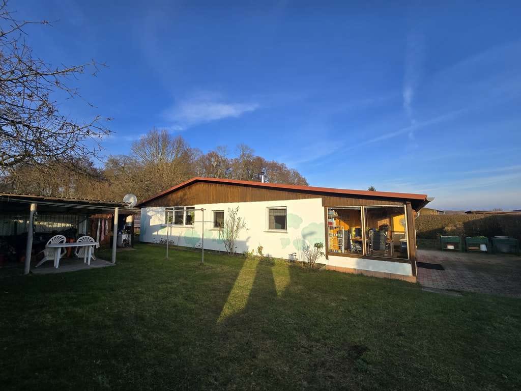 Immobilie in Lindow (Mark) - SELTENE TOP-GELEGENHEIT: massives Ferienhaus mit Steg am See in Lindow-Gühlen sofort nutzbar ***** - Bild 1