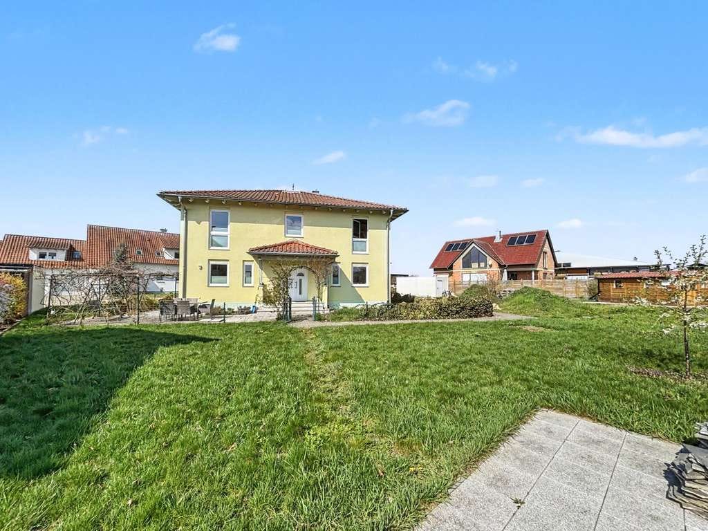 Immobilie in Berngau - Wohnen &amp; Arbeiten – Modernes Einfamilienhaus mit großem Grundstück im Mischgebiet in Berngau - Bild 1