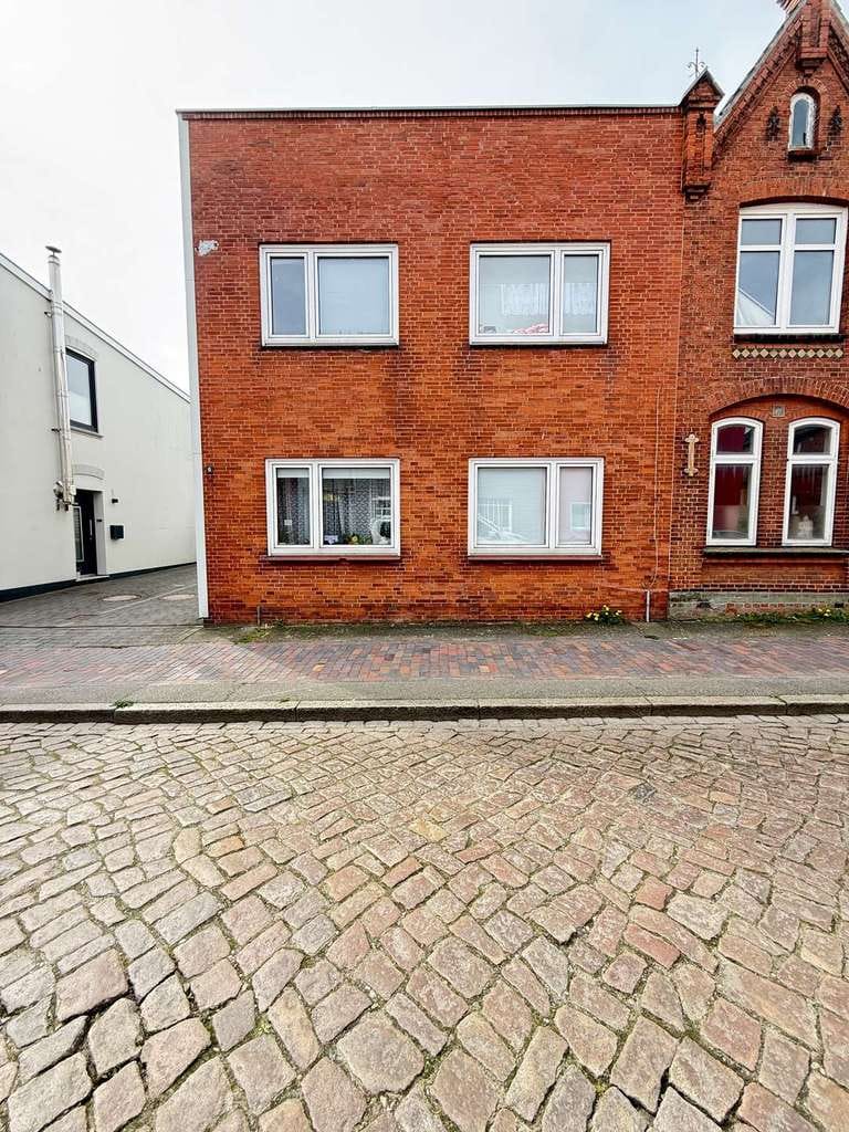 Immobilie in Husum - Historischer Charme trifft auf Potenzial – Einfamilienhaus mit Garten im Herzen von Husum - Bild 0
