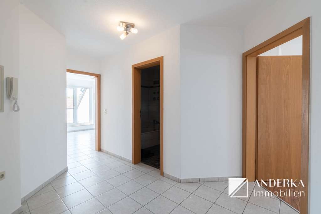 Immobilie in Jettingen-Scheppach - Wohnen auf zwei Ebenen – Lichtdurchflutete 4-Zimmer-Maisonette mit Süd-Loggia! - Bild 1