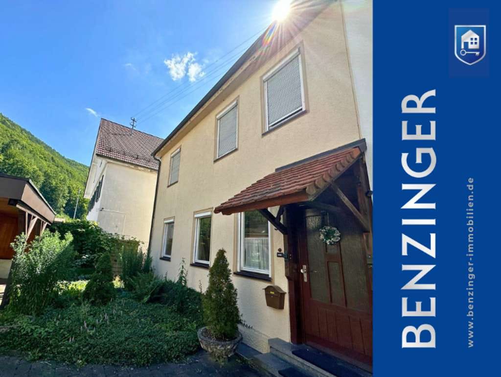 Immobilie in Bad Urach - Familiengerecht wohnen: 5,5 Zimmer, 118 m², Terrasse, Parken am Haus - Bild 0