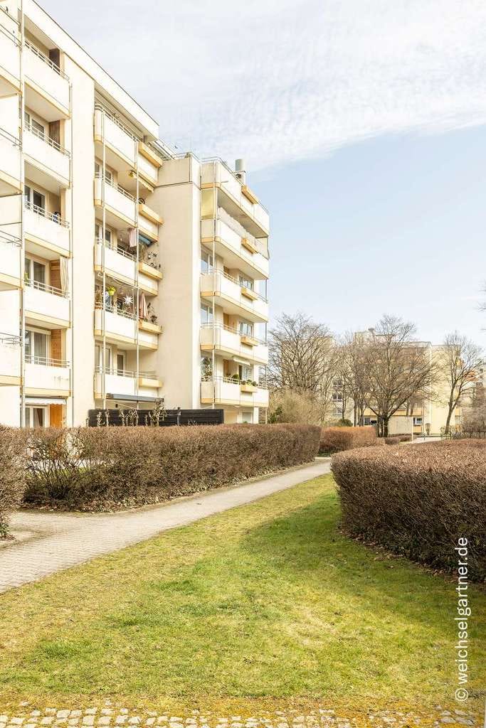 Immobilie in Haar - Direkt am Truderinger Wald: Sanierungsbedürftige Eigentumswohnung mit Süd-Loggia und TG-Stellplatz - Bild 4