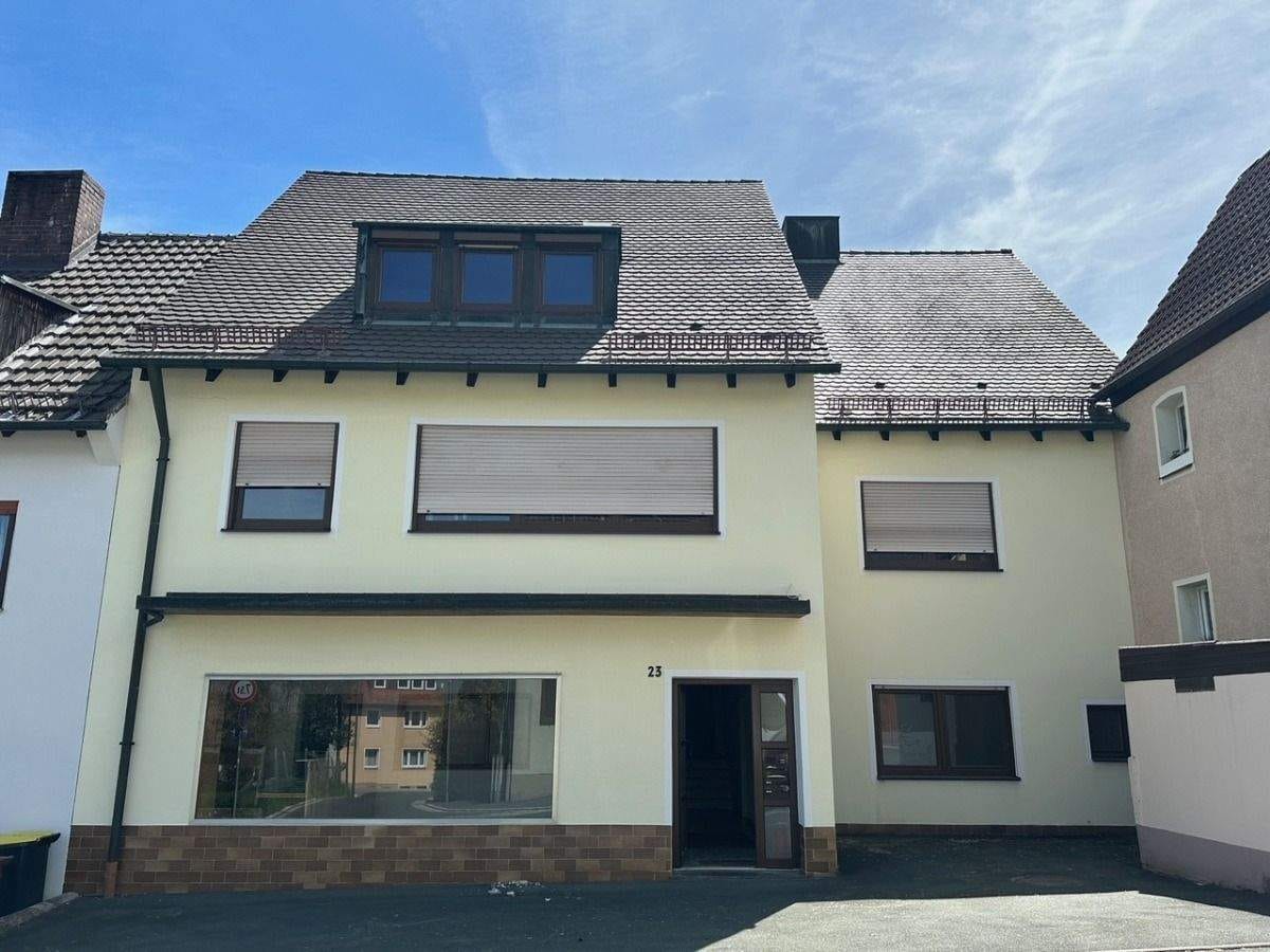 Immobilie in Pegnitz - Zweifamilienhaus mit Gewerbe in Pegnitz für Selbstnutzer oder Kapitalanleger! - Bild 0