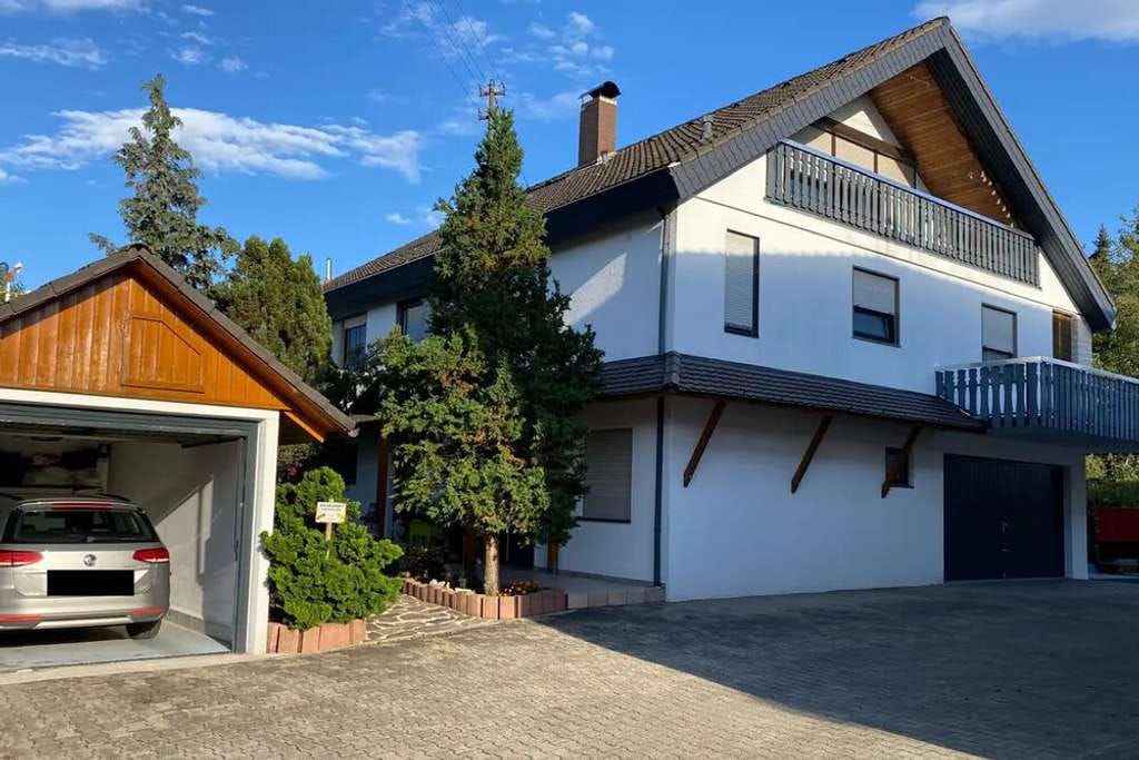 Immobilie in Balingen - Provisionsfrei – Modernes Mehrgenerationenhaus mit großem Garten in ruhiger Lage - Bild 0