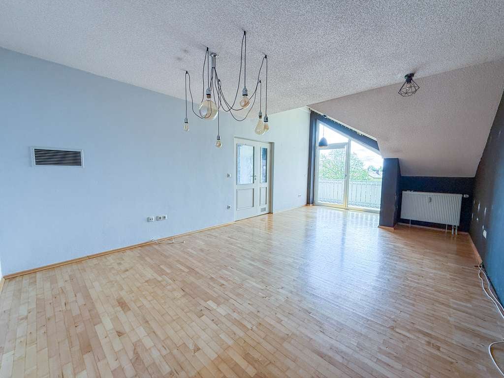 Immobilie in Altötting - Lichtdurchflutete 5-Zi-Wohnung m. 2 Bäder, Balkon u. EBK – Viel Potential zur Selbstgestaltung - Bild 4