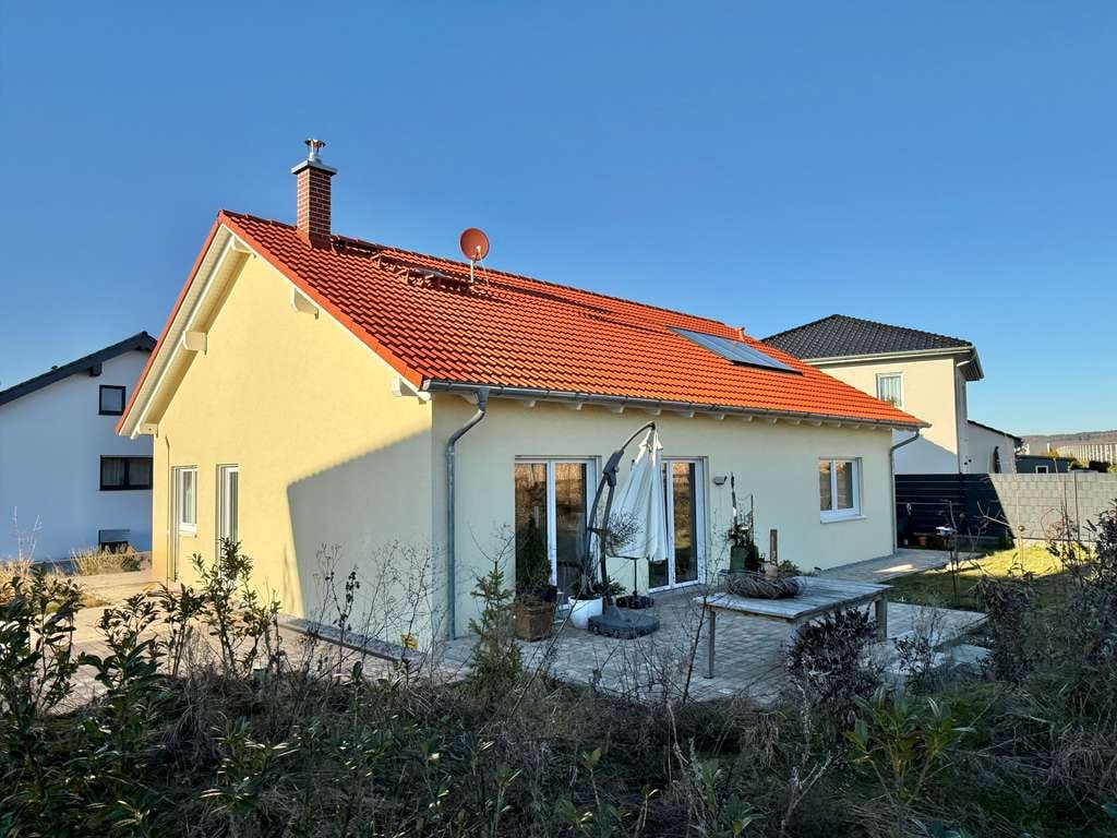 Immobilie in Birstein - **Neuwertiger Bungalow in ruhiger Feldranlage mit Einbauküche - Energie A** - Bild 0