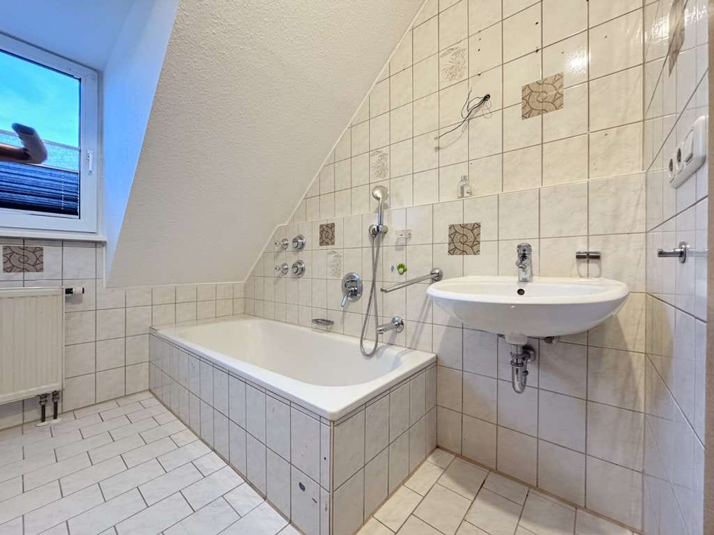 Immobilie in Jettingen-Scheppach - Helle 4-Zimmer-DG Wohnung in ruhiger Lage! - Bild 4