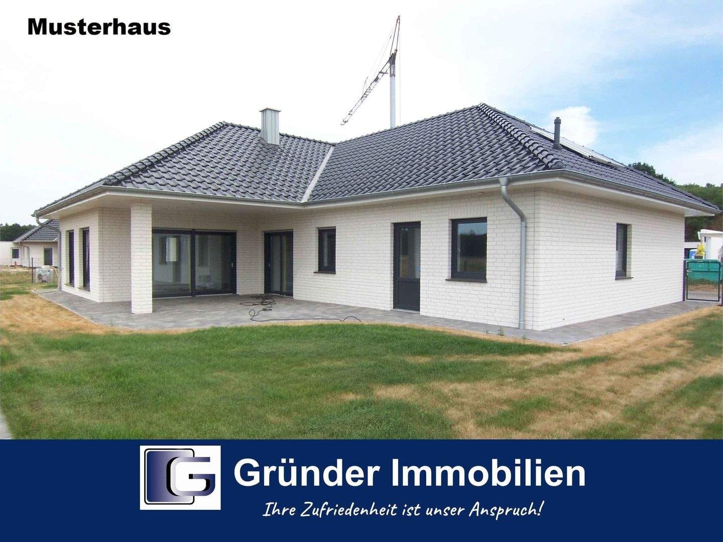 Immobilie in Rhede (Ems) - Klimafreundlicher Neubau Walmdachbungalow im Emsland - Bild 0