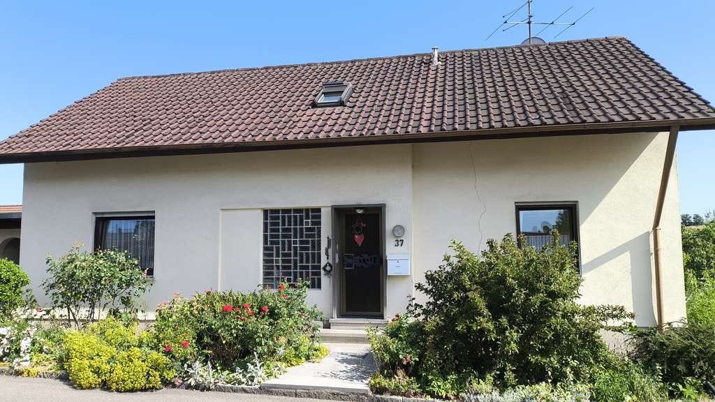 Immobilie in Unterensingen - Einfamilienhaus mit 2 Garage in Unterensingen, Baujahr 1960 keine Maklergebühren - Bild 1