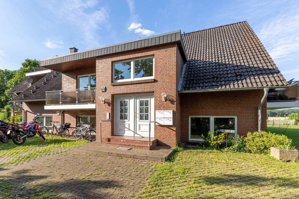 Immobilie in Artlenburg - Mehrfamilienhaus mit vier Wohneinheiten, einer Gewerbeeinheit und 14.200 m2 Grundstücksfläche - Bild 2