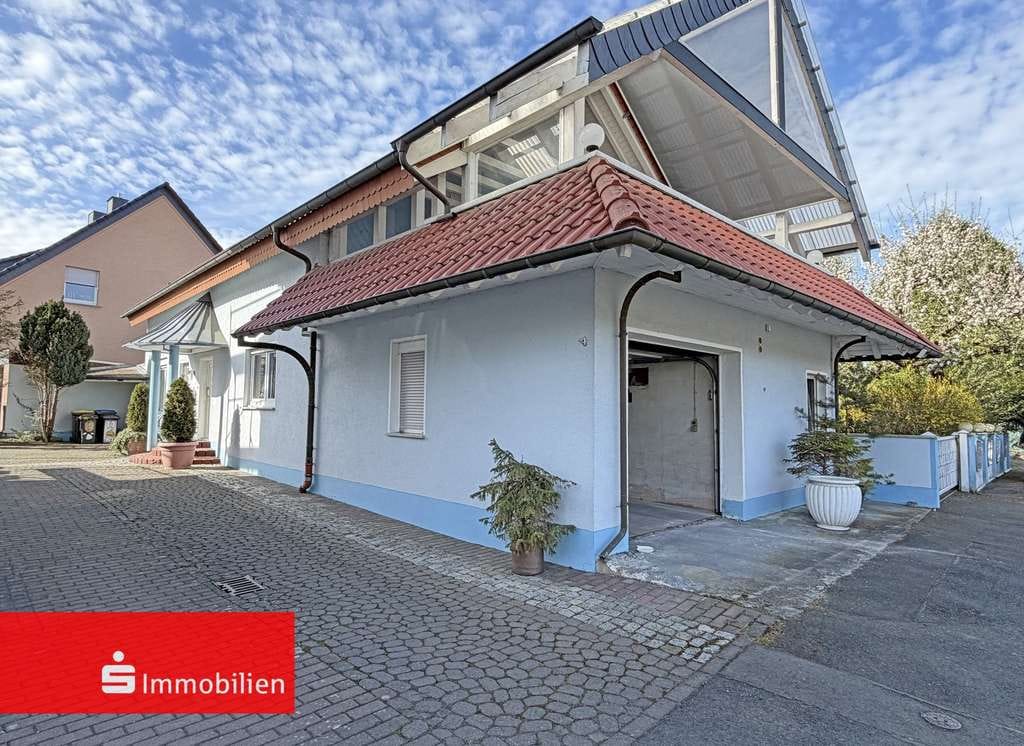 Immobilie in Eiterfeld - Wohnen mit Charme: Einfamilienhaus mit idyllischem Wintergarten! - Bild 0