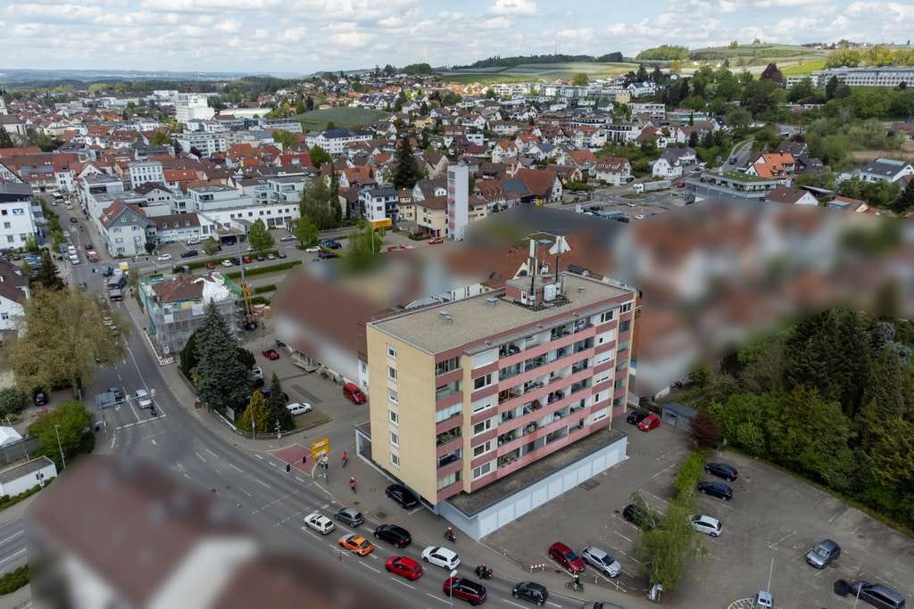 Immobilie in Tettnang - BERGE UND SEE IM BLICK! 3-Zimmer-Citywohnung sanieren und 180° Panoramasicht genießen - Bild 2