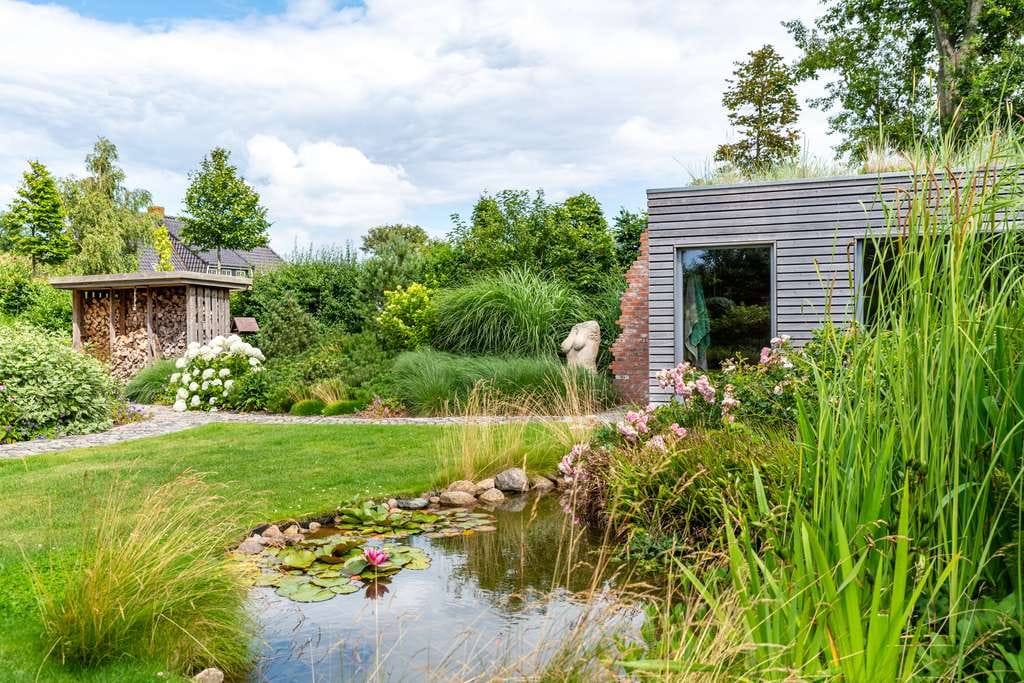 Immobilie in Alkersum - Inseltraum unter Reet: Friesenhaus mit traumhaftem Garten - Bild 2