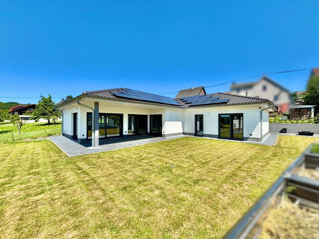 Immobilie in Unnau - **Energieeffizienter Neubau-Bungalow mit besonders hochwertiger Ausstattung in Unnau / Stangenrod** - Bild 1