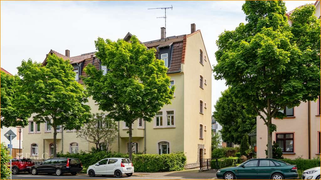 Immobilie in Arnstadt - Potenzial für`s Kapital: Solides, ausbaufähiges und attraktives Mehrfamilienhaus in schöner Lage - Bild 1