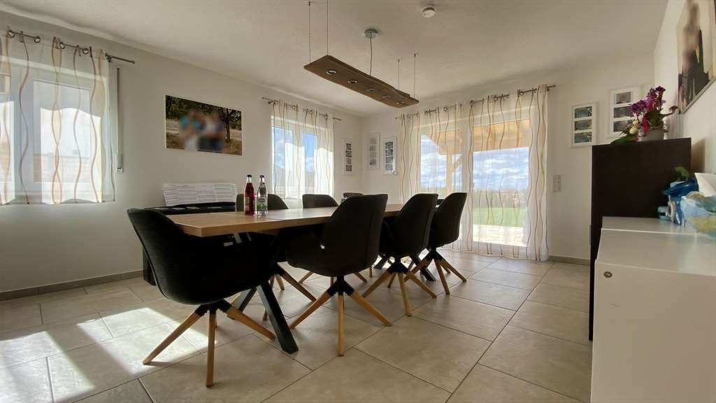 Immobilie in Karlshuld - Neubaujuwel mit Weitblick und viel Platz für die Familie - Bild 2