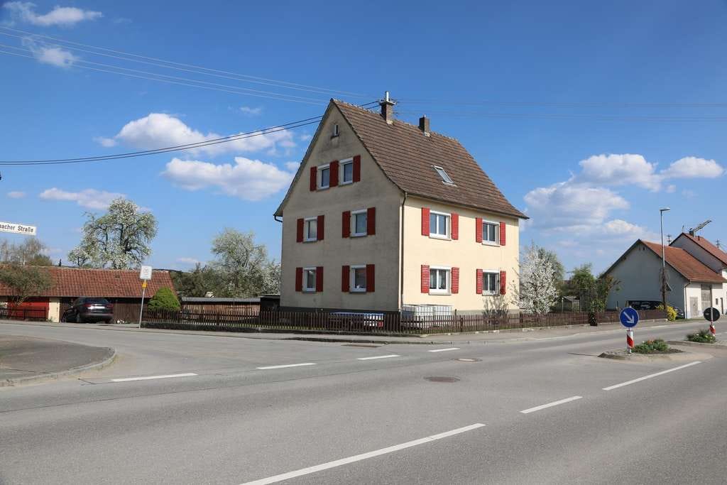 Immobilie in Ebersbach-Musbach - Viel Platz in Haus und Garten - Bild 0