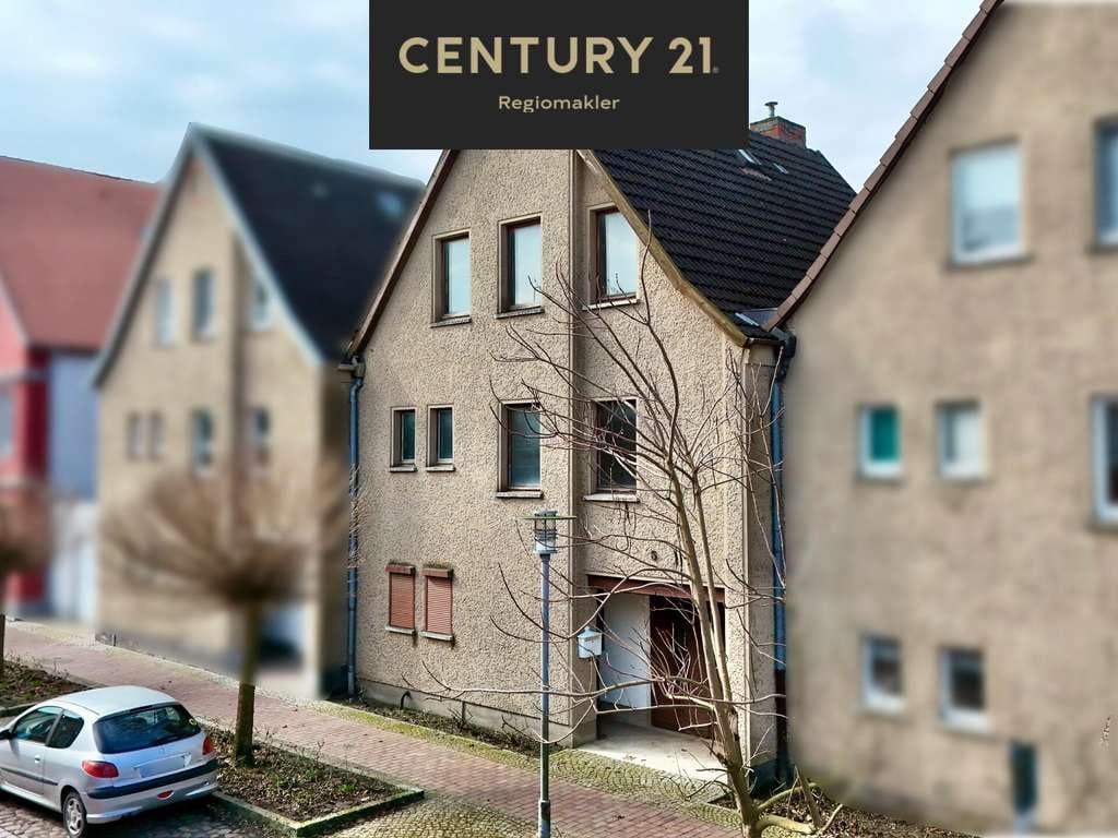 Immobilie in Barth - Viel Raum für Ihre Ideen – Reihenhaus mit Ausbaupotenzial und Garage - Bild 0