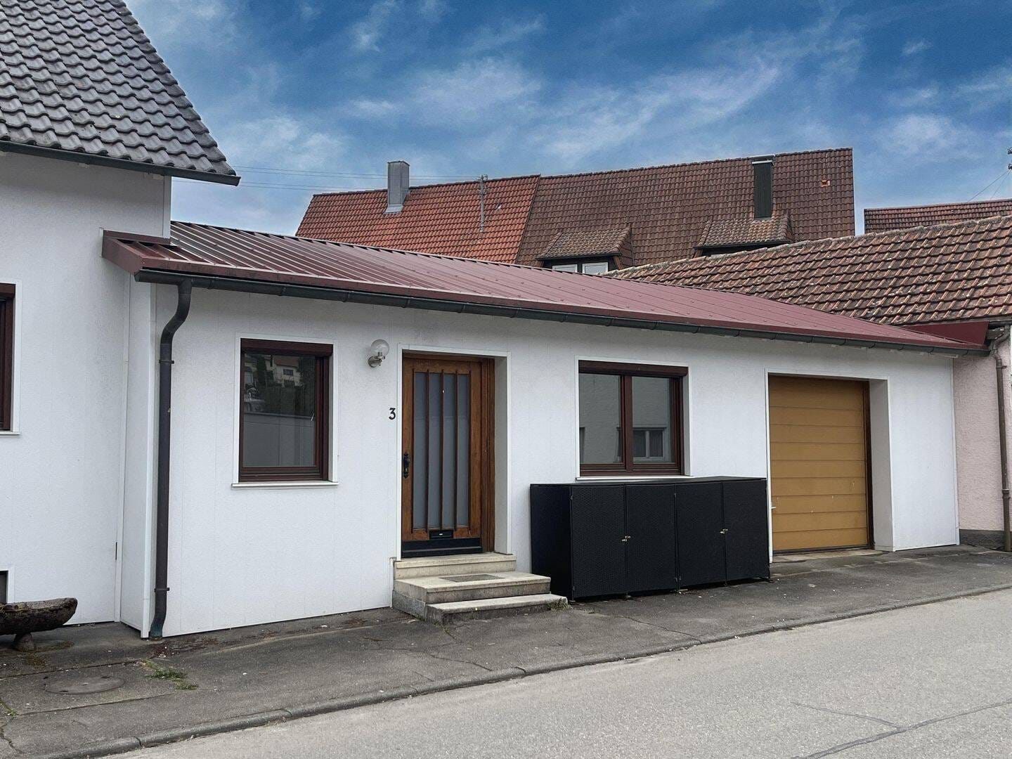 Immobilie in Wehingen - Wohnhaus mit Gewerbemöglichkeit und 4 Garagen in Wehingen - Bild 3