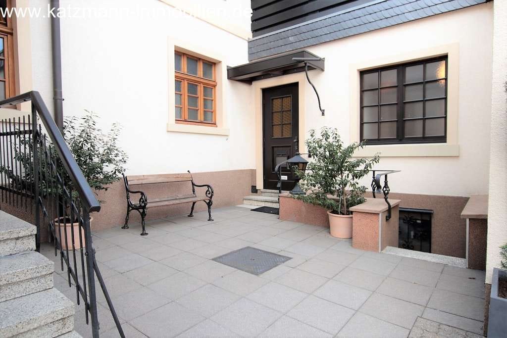 Immobilie in Nettersheim - Doppelte Chance: Zwei Gebäude mit Wohnhaus, Ferienwohnung, Arztpraxis und Doppelgarage - Bild 4