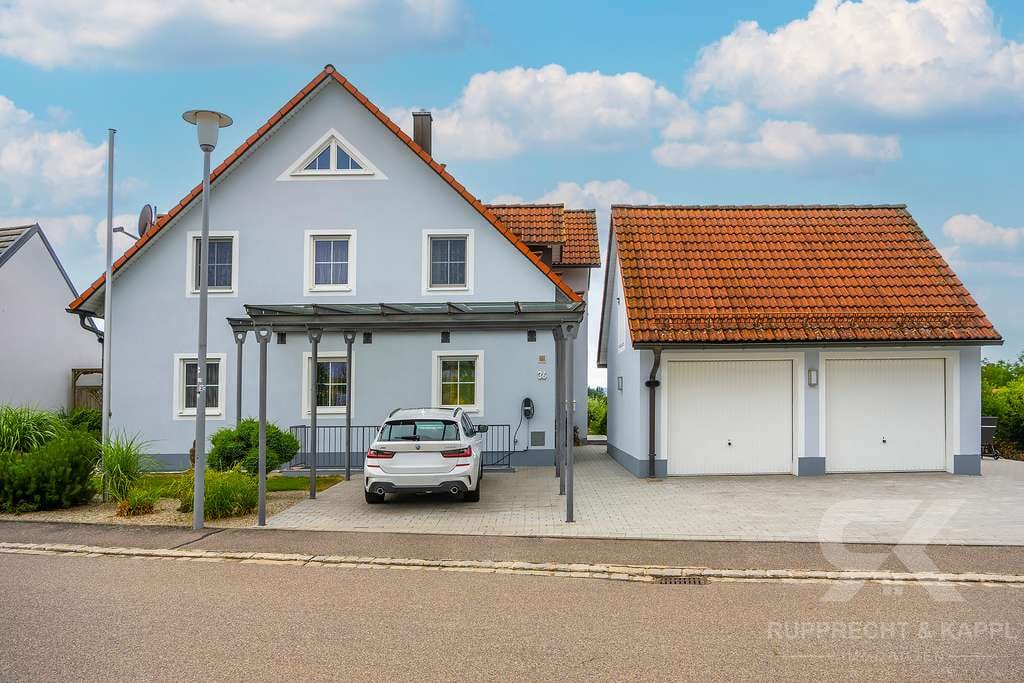 Immobilie in Moosbach - Exklusives Ein- bis Zweifamilienhaus mit Wintergarten & PV Auf Filetgrundstück in begehrter Wohnlage - Bild 0