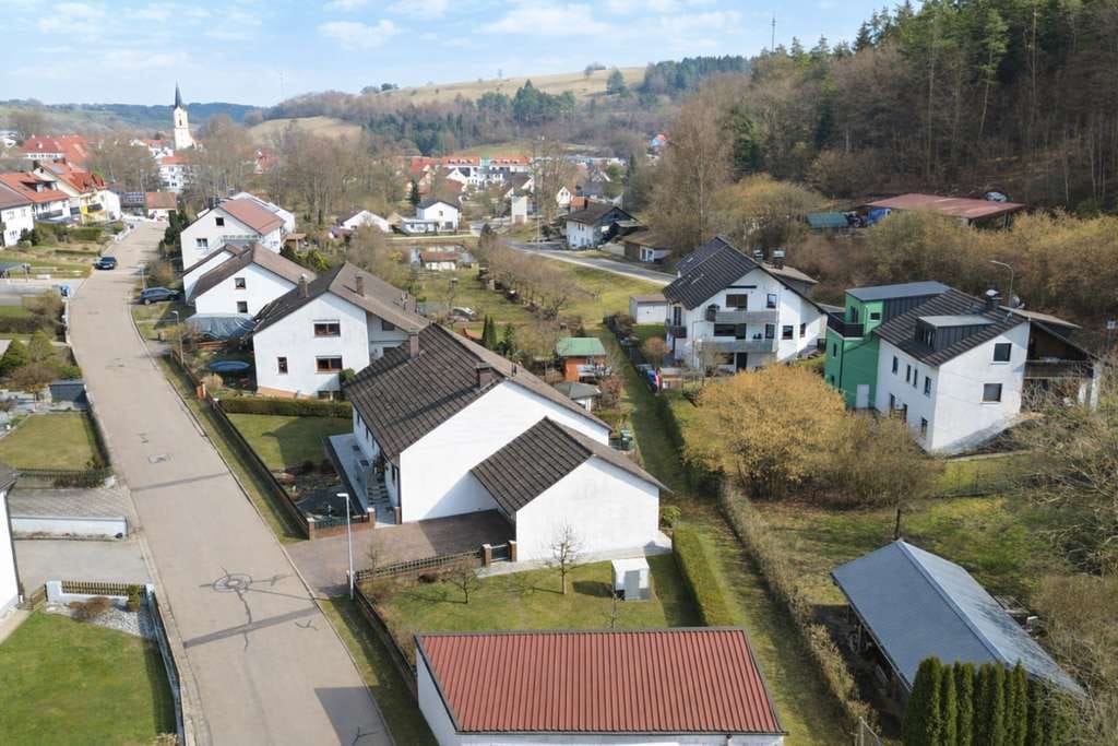 Immobilie in Deining - Großzügiges Haus in ruhiger & gewachsener Wohnlage
 Deining - Bild 3